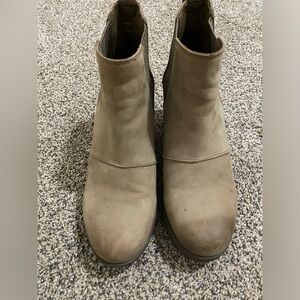 Sorel wedge boots size 8.5